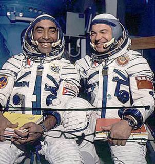 in 1965 cosmonaut alexei leonov and pavel beliaev wore a 1mwf strela 