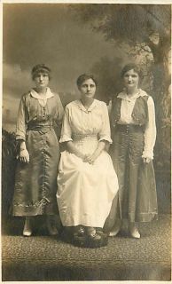 PA WILLIAMSPORT F.E. ALLEN STUDIO REAL PHOTO THREE YOUNG WOMEN C.1912 