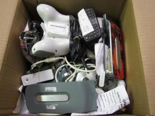 Microsoft Xbox 360   Lot of 26 Defect Controllers & Accessories