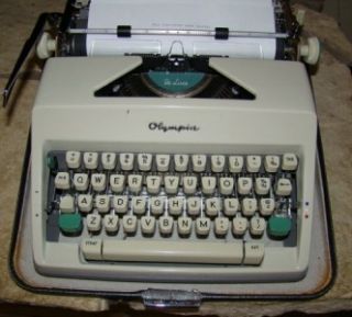 1965 Olympia Deluxe SM9 Portable Typewriter & Case   Clean & Very Nice