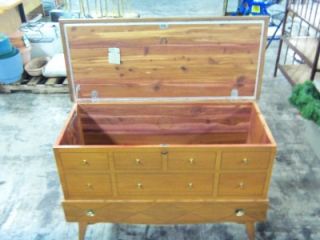 1959 vintage lane cedar chest w key great condition
