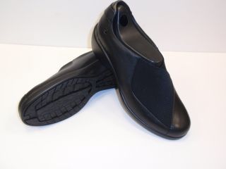 Aravon WEG01BK Gabby Black Leather Comfort Slipon