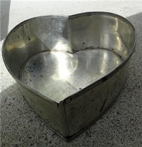 VINTAGE HEAVY HEART TIN CAKE PANS DIFFERENT SIZES