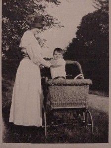 Baby Wicker Pram Carriage Coach Mom Vtg Antique Victorian Long Dress 