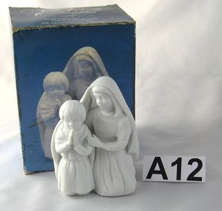    Avon Nativity Children in Prayer Anniversary Porcelain Figurine A12