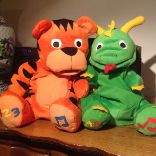 Baby Einstein Bard Dragon Tiger Singing Puppets COUNTS 1 to 20 ABC 