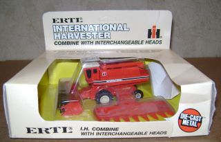   Combine w/Corn & Grain Heads 1/80 Ertl 1987 #408 toy CIH IHC