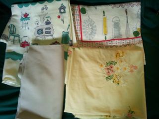 Lot of 4 Vintage Tablecloths floral embroidery kitchen deco cutters 