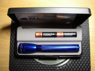 MINI MAGLITE 2 A A Maglight Flashlight BLUE Pres Box Gift Case 2AA