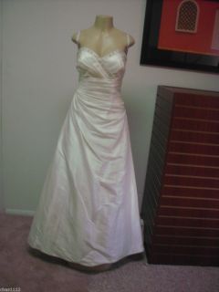 BEAUTIFUL WEDDING GOWN BY ALFRED ANGELO STYLE R1130 IVORY WITH TRAIN 