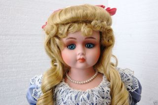 Goebel Betty Jane Carter Le Musical Porcelain Doll Catherine Only 1000 