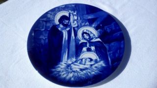 Avon 1991 Christmas Collectors Plate The Holy Family Manger Scene Blue 