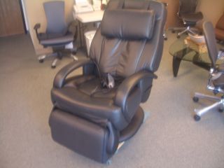 Black HT 7120 Human Touch Thermostretch Massage Chair