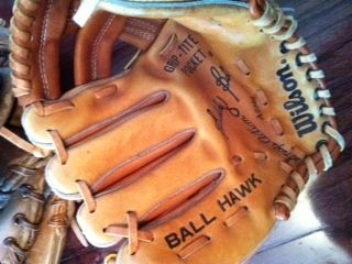 Buddy Bell baseball glove kids mitt A2386 Wilson Exc Cleveland Indians 