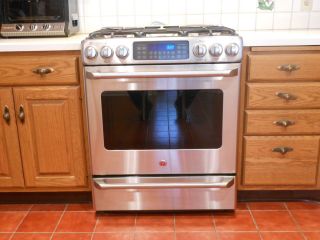 GE Cafe 30 Gas Stainless Steel Range Self Cleaning 5 Burners