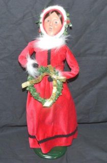 Byers Choice The Carolers Handcrafted Standing Women Red Dress Wreath 