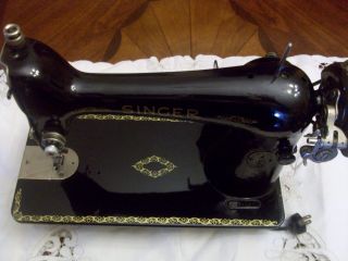 Vintag SINGER Portable Sewing Machine IN WORKING CONDITION. SERIAL 