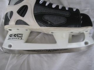 Ice Hockey Skates CCM 452 ProLite Mens Size 9 Euro 43 Made in Canada 