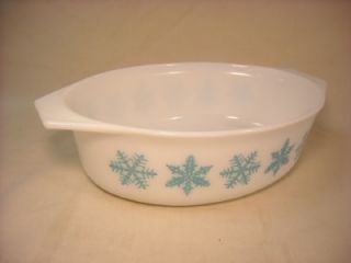 Vintage Pyrex Snowflake Casserole Dish Oval White Turquoise 2 1 2 Qt w 