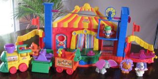 FISHER PRICE LITTLE PEOPLE CIRCUS PLAYSET FIGURES and TRAIN with