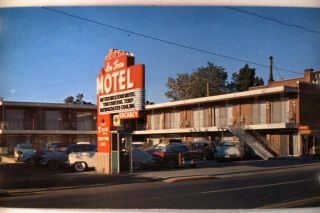 1950s Unused Old Cars at in Town Motel Reno Nevada NV Postcard Y2427
