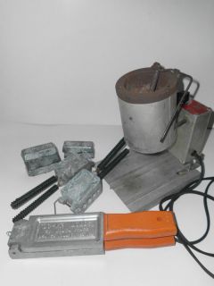 Used Lee Melting Pot with 3 Molds and 5 Small Lead Bricks for Melting