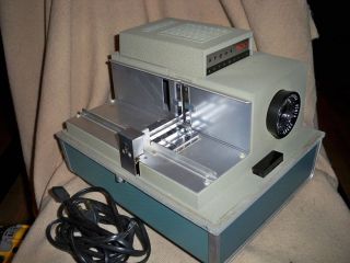 Argus 500 automatic slide projector with carrying cover & detachable