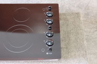 30 GE Profile Smoothtop Glass Electric Cooktop Black JP940