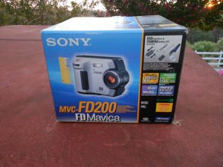 Sony Mavica MVC FD200 2.0 MP Digital Camera   Metallic silver
