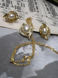Vintage Demi Parure NOS Rhinestone & Faux Pearl Earrings & Necklace