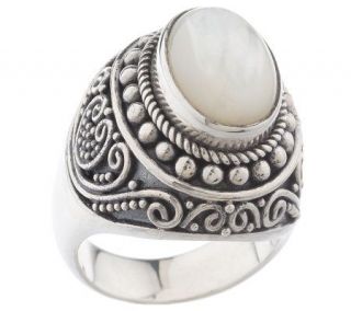 Suarti Artisan Crafted Detailed Mother of Pearl Ring, SS —