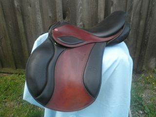 Courbette Vision 17 5 17 1 2 close contact jumping Saddle 34cm wide