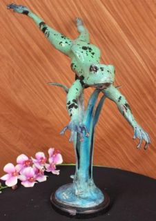 Pounce de Leon by Frogman Nardini Bronze Frog Sculpture Marble Base