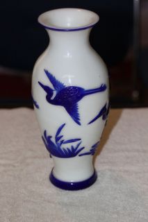   Chinese Cobalt Blue on White Peking Glass Vase with Crane Item 1071