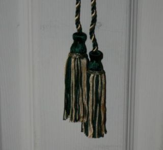 this auction is for the tassel shown above each tassel is one string