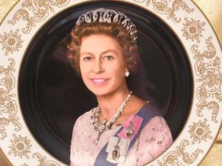  Elizabeth II Silver Jubilee Plate LE 53/300 w/box Crown Staffordshire