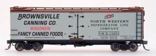 HO Scale Red Caboose 34313 06 Wood Side Reefer 13266 Brownsville