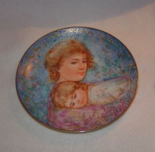 Edna Hibel Mothers Day Collectors Plate 1984 Abby and Lisa Knowles