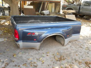 Truck bed, 2004 Ford F 350 Dually truck bed 4X4 Blue two tone