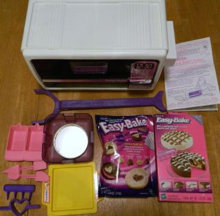 Easy Bake Oven Works Great with Lots of EXTRAS Mixes Tools Etc