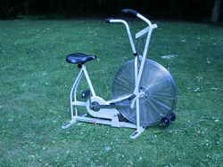  SCHWINN AIRDYNE WITH ELECTRONIC CALORIE COUNTER AND TIMER W BOOK