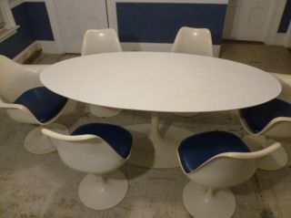 Knoll Eero Saarinen Tulip Chairs and Oval Dining Table Modern Mid