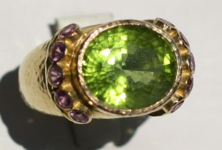 Elizabeth Locke Oval Green Peridot Pink Sapphire Ring 19kt yellow gold