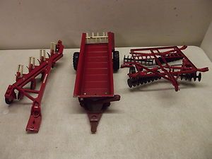 ERTL INTERNATIONAL TRACTOR FARM TOY COLLECTION PARTS OR REPAIR