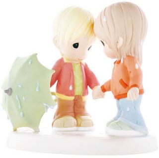 New Precious Moments Figurine Umbrella Rain Couple ☆