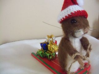 OOAKARTIST MOUSE ON SLED/PRESENTS MINIATURE NEEDLE FELTED BY