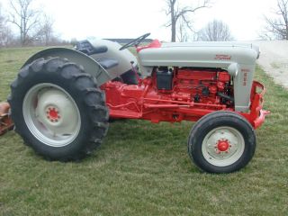  Ford 800 Farm Tractor