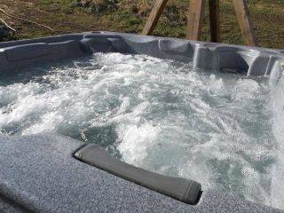  Used Cal Spa Hot Tub 25 Jets Works Good