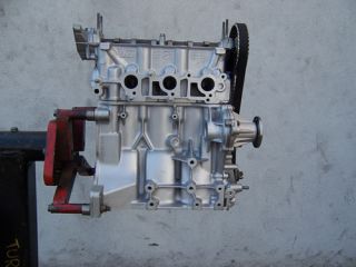 please note engine will not come with a valve cover only for picture