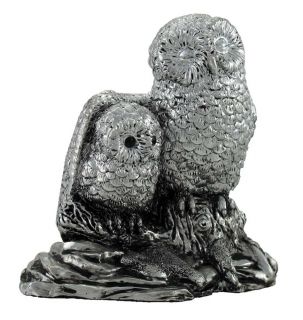 this sweet little statue depicts a mother owl shielding her baby from